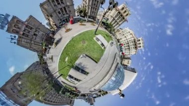 Küçük küçük gezegen 360 derece, Kiev. Meydan