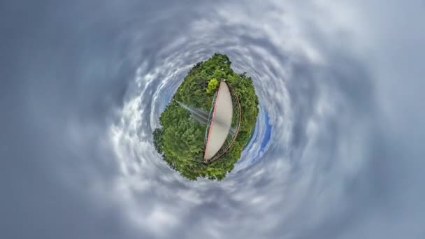 Маленькая крошечная планета 360 градусов. Парк Бридж. Киев — стоковое видео