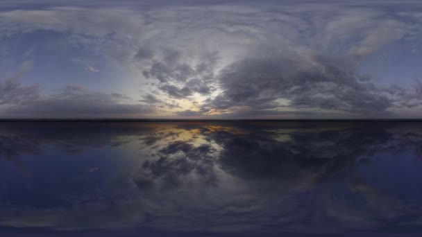 360 céu Big Lake Nuvens panorâmicas céu sem chão — Vídeo de Stock