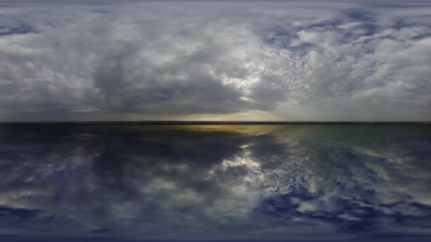 360 céu Big Lake Nuvens panorâmicas céu sem chão — Vídeo de Stock