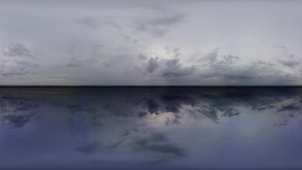 360 céu Big Lake Nuvens panorâmicas céu sem chão — Vídeo de Stock