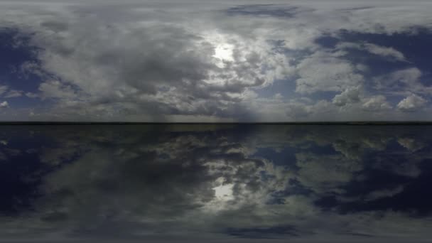 360 cielo Big Lake nubes panorámicas cielo sin suelo — Vídeos de Stock