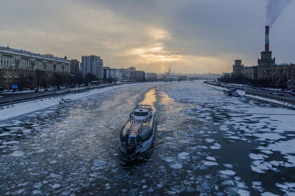 buz ve duman Nehri üzerinde