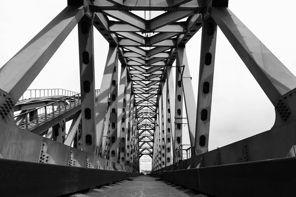 Eisenbahnbrücke aus Stahl — Stockfoto