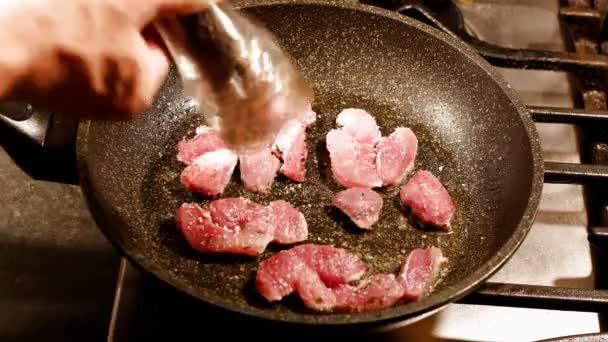 Fried eggs with meat time lapse — Stock Video