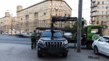 Moskova; Rusya, Ağustos - 20 saniye-iki bin on altı yıl; çalışma çekici, kamyon, araba tahliye ihlali Ağustos ayında otopark için-yirmi saniye-iki bin on altı yıl, zaman atlamalı