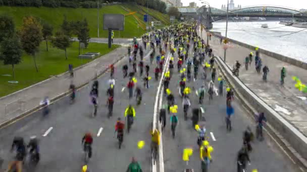 Москва; Росія, Вер-двадцять четверте дві тисячі шістнадцятирічний; параду велосипедистів, велосипеда вершників — стокове відео