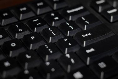 Seçici odaklanma. Eski tozlu klavyeye yakınlaştım. Düzenlemeden sonra.