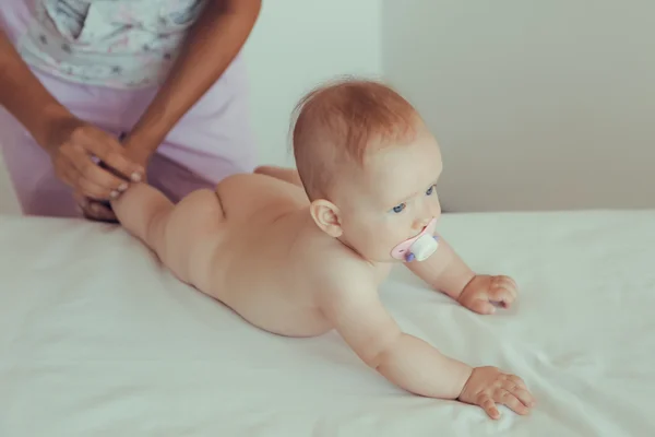 Le massage de thérapie pour enfants — Photo