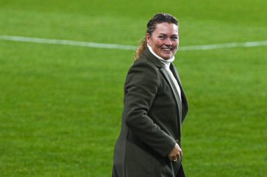 TORONONONONONTO, ONTARIO, CANADA - NOVEMBER 15, 2025: Vancouver Rise FC baş antrenörü Anja Heiner-Mller takımının AFC Toronto 'yu 2-1 yenerek BMO Field Finali' nde Kuzey Süper Ligi 'ni kazanmasını kutluyor...