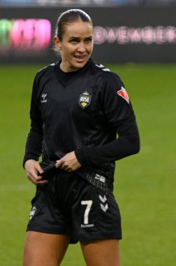 Toronto, ON, Kanada - 15 Kasım 2025: # 7 Vancouver Rise FC 'den Nikki Stanton, BMO Sahasında Vancouver Rise ile AFC Toronto arasındaki final maçında görülüyor (Skoru 1: 2, Vancouver Rise kazandı))