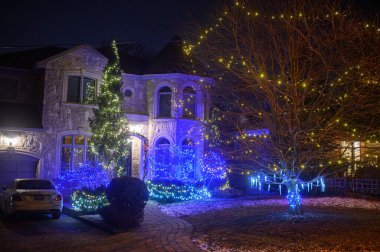 Toronto House Noel Işıklarıyla Aydınlandı