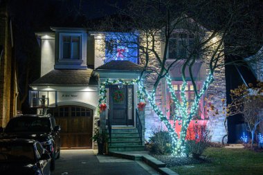 Toronto House Noel Işıklarıyla Aydınlandı