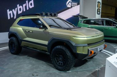 Toronto, ON, Kanada - 13 Şubat 2026: Engebeli elektrikli hibrit SUV tasarımı Kanada Uluslararası Otomobil Fuarı 'nda sergilenmekte, geleceğin otomotiv teknolojisini sergiliyor