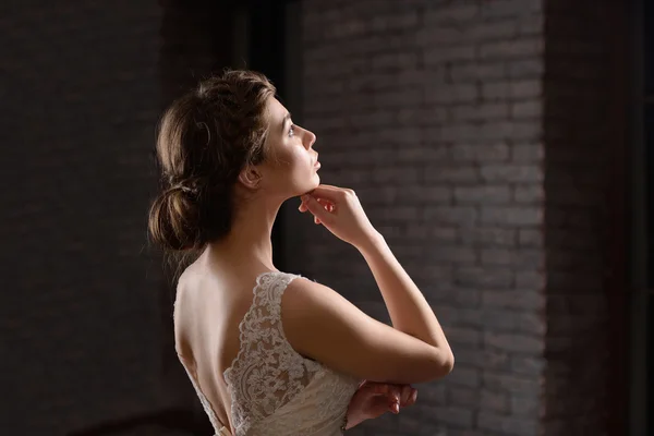 Gelinlik giymiş gelin