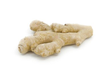 Tüm organik zencefil kökü stüdyo ışıklarında izole edilmiş. Detaylı doku ve doğal düzensiz formu ortaya çıkarıyor. Gıda, botanik veya sağlıklı tasarım için ideal.