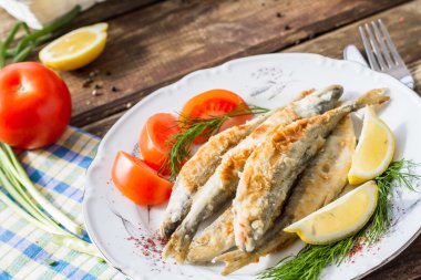 kızarmış balık kokuyor