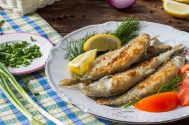 kızarmış balık kokuyor