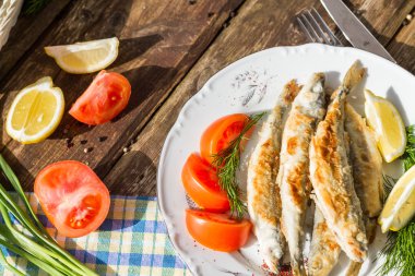 kızarmış balık kokuyor