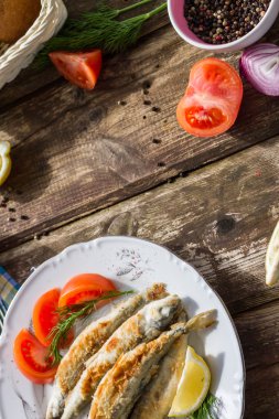 kızarmış balık kokuyor