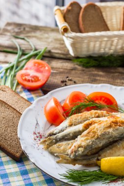 kızarmış balık kokuyor