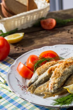 kızarmış balık kokuyor