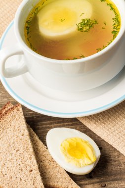 Ev yapımı tavuk suyu