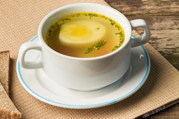 Brodo di pollo fatto in casa — Foto Stock