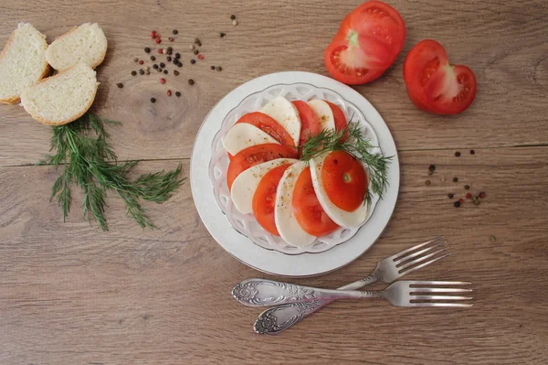 Ensalada de Caprese con tomates, mozzarella — Foto de Stock