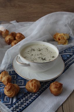 peynir çorbası ile profiterol 