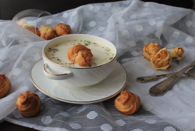 peynir çorbası ile profiterol 