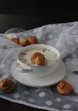 peynir çorbası ile profiterol 
