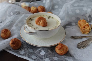 peynir çorbası ile profiterol 