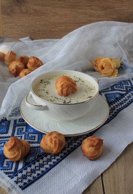 peynir çorbası ile profiterol 