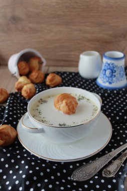 peynir çorbası ile profiterol 