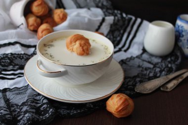 peynir çorbası ile profiterol 