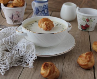 peynir çorbası ile profiterol 