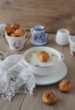 peynir çorbası ile profiterol 