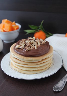 çikolata sır ve fındık ile krep