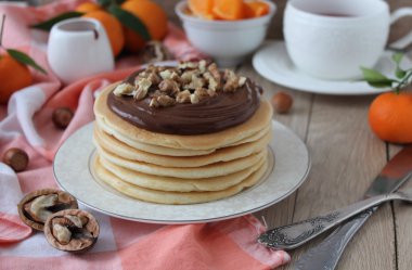 çikolata sır ve fındık ile krep