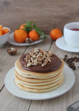 çikolata sır ve fındık ile krep