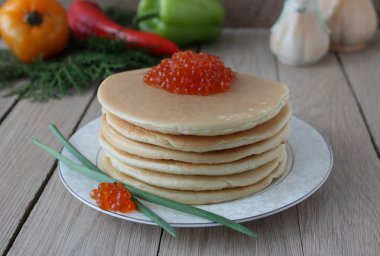 Kırmızı havyarlı gözleme.