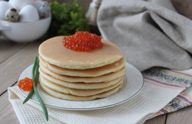 Kırmızı havyarlı gözleme.