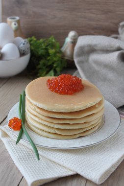 Kırmızı havyarlı gözleme.