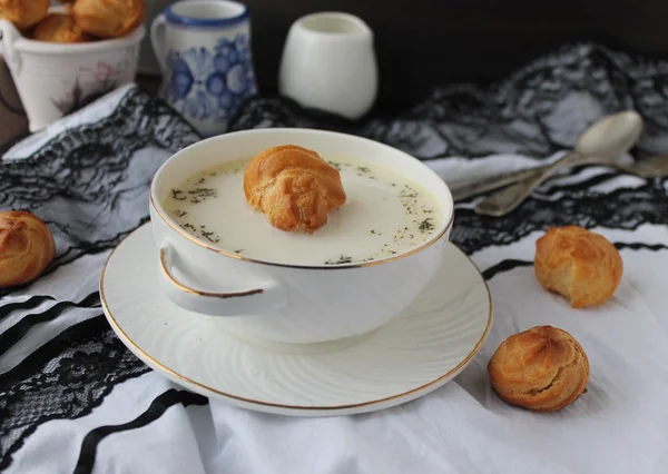 peynir çorbası ile profiterol 