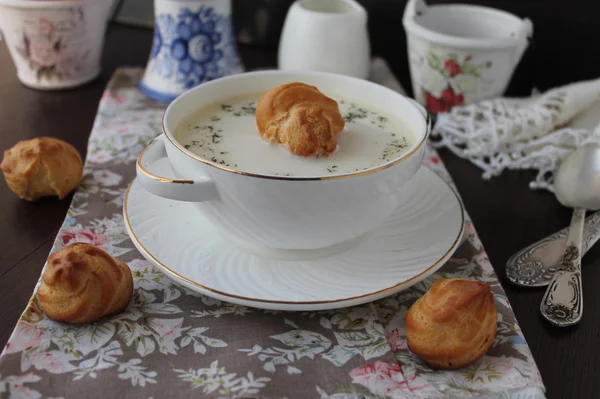 peynir çorbası ile profiterol 