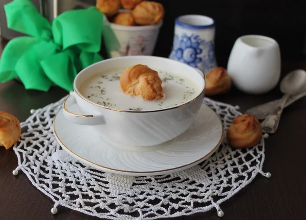 peynir çorbası ile profiterol 