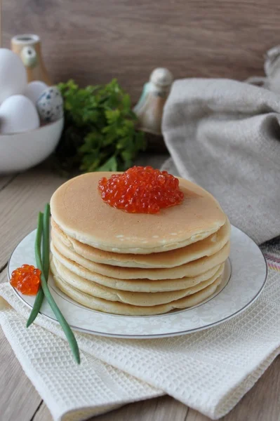 Kırmızı havyarlı gözleme.