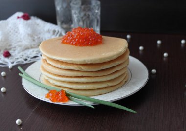 Kırmızı havyarlı gözleme.