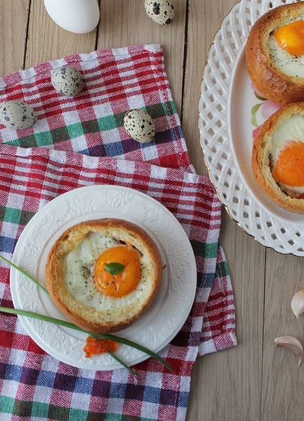 Baked egg in a bun — Stock Photo, Image